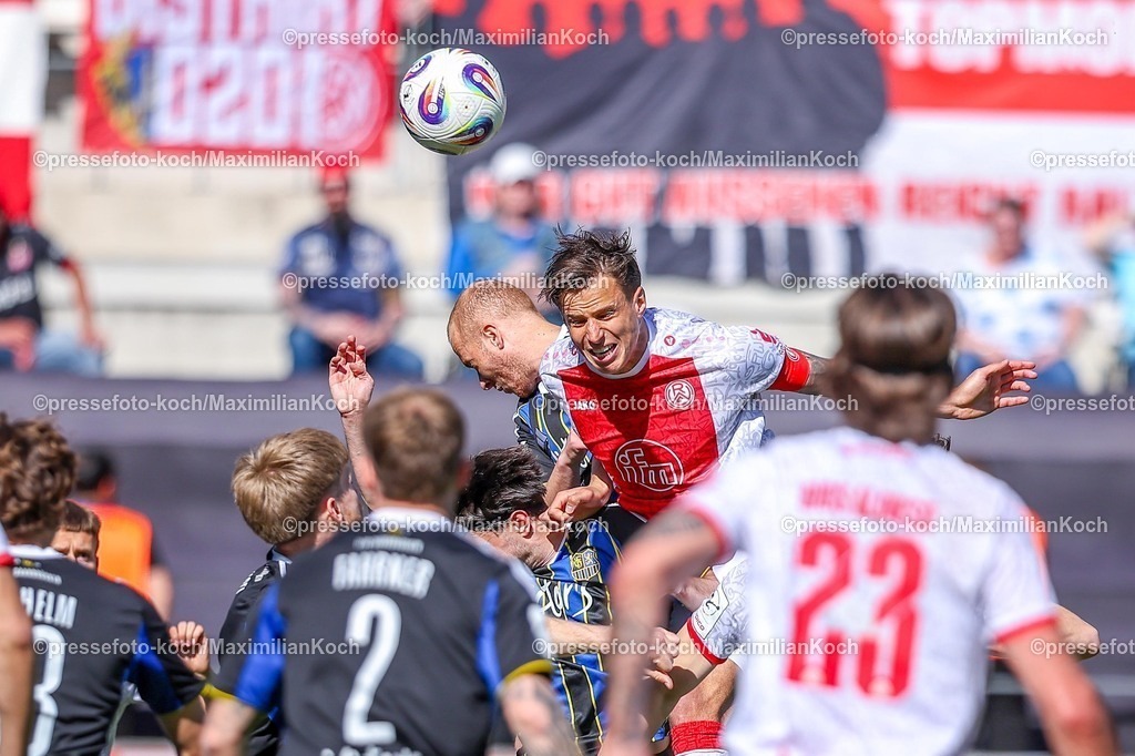 xKWIx26042601057 | 2026.04.26, xkwix, Fußball, 3.Liga, Rot-Weiss Essen - 1. FC Saarbrücken, Stadion an der Hafenstraße, 35.Spieltag, Saison 2025 / 2026: Klaus Gjasula (Rot-Weiss Essen #8) beim Kopfball nach Ecke DFB regulations prohibit any use of photographs as image sequences and or quasi-video. Photo: xKamilxWilkowskixPressefotoKochx