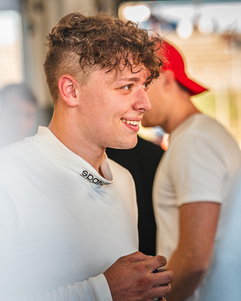 EURONASCAR OSCHERSLEBEN | Exklusive Motorsport-Fotografie aus Leipzig von TXO Media – für Rennfahrer, Teams & Sponsoren. Sausemuth liefert starke Bilder, die Emotion zeigen. Jetzt buchen & glänzen! - Realisiert mit Pictrs.com