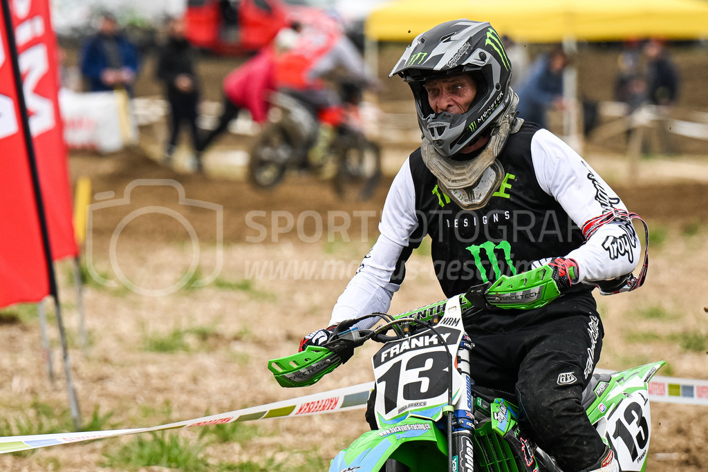 Motocross Schlatt bei Winterthur - 30. April 2023 | #13 Leutwyler Franky aus Villmergen (CH) auf Kawaski Kxf 250 in der Kategorie Senioren am Motocross Schlatt bei Winterthur, 30. April 2023. 
Instagram: @mx_schlatt | @mc_wila | @sam_schweiz
Bild: Sportfotografie Markus Aeschimann | www.markus-aeschimann.ch - Realisiert mit Pictrs.com