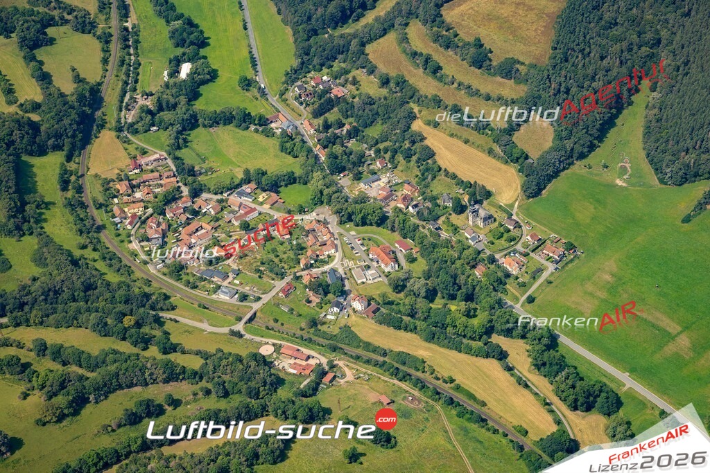 Das Luftbild zeigt : Quittelsdorf Königsee - Die Luftaufnahme wurde 2024 vom UL-Flugzeug aus erstellt ( keine Drohne ) - Hochauflösende Luftaufnahme - Für grossformatige Ausdrucke geeignet. Die Geschenkidee !Mit Lizenz und Bildrechte bestellbar