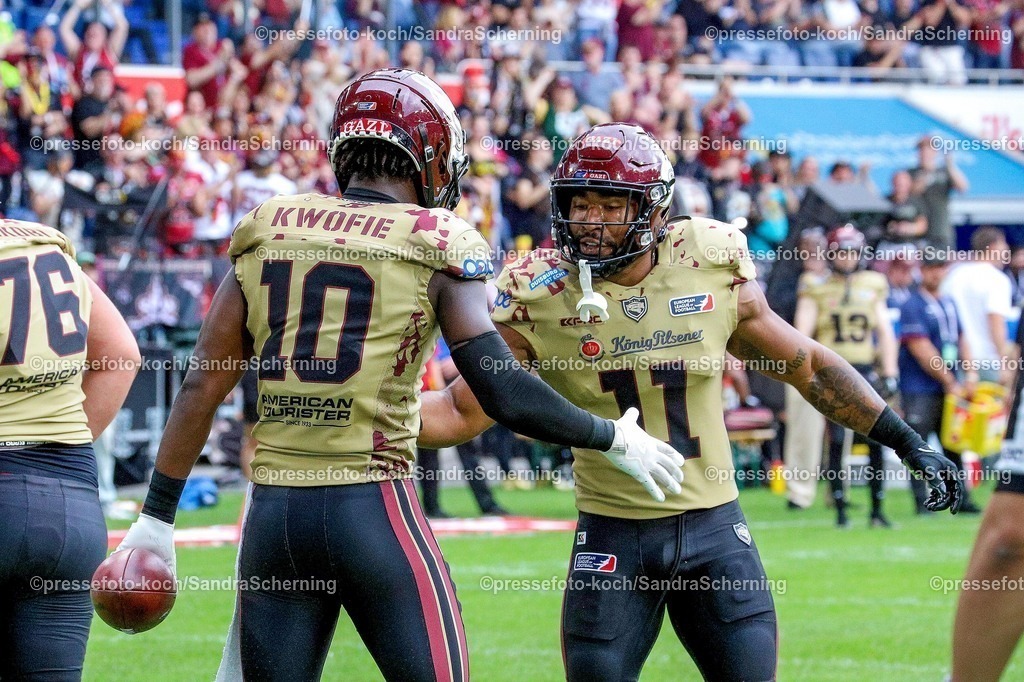 xSSC27072501024 | 27.07.2025, xsscx, American Footballl, Rhein Fire - Berlin Thunder, EFL, Schauinsland-Reisen-Arena, Saison 2025: Wide Receiver Harlan Kwofie (10) von Rhein Fire feiert seinen Touchdown.
