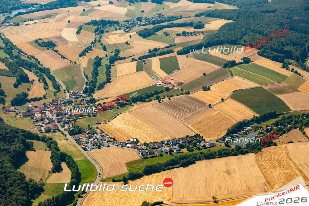 Die Luftaufnahme Gershausen - Kirchheim wurde 2022 vom Flugzeug aus (keine Drohne) erstellt. Hohe Auflösung -für große Poster und Wandbilder geeignet - Garantiert!
