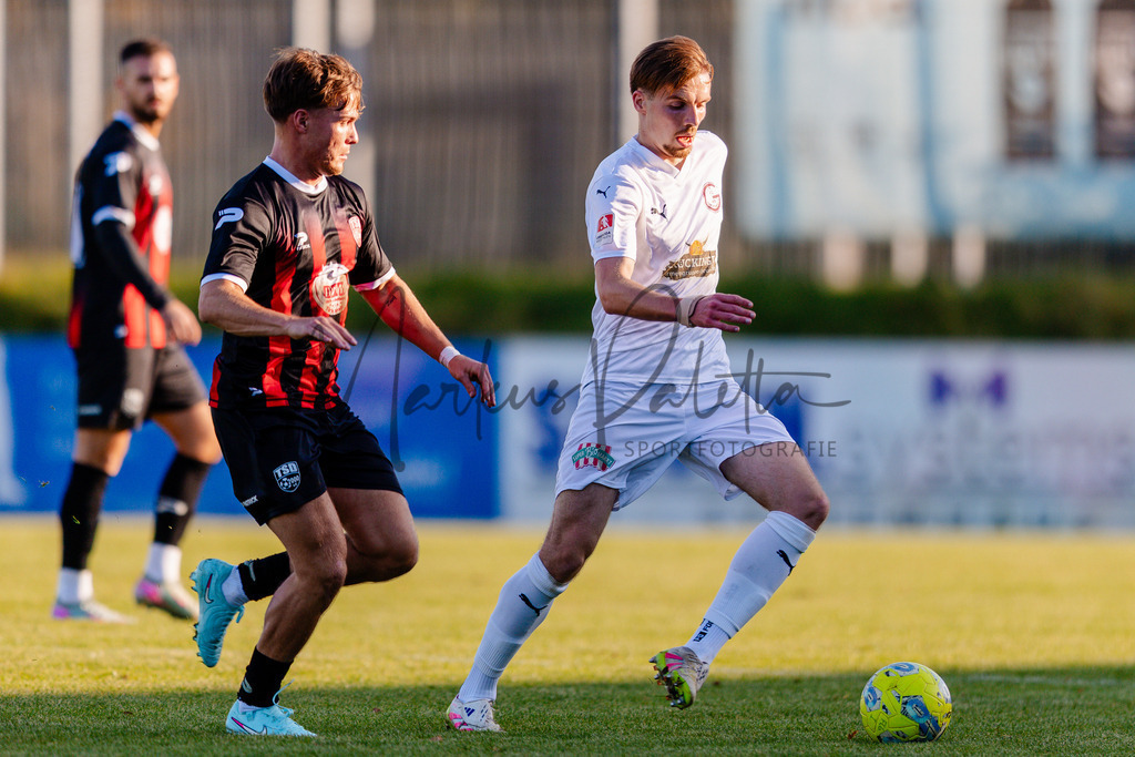 Oberliga Westfalen, Saison 2025/26, 13. Spieltag: 1. FC Gievenbeck - Türkspor Dortmund 2000 | Münster, 02.11.2025: Oberliga Westfalen, 13. Spieltag, 1. FC Gievenbeck empfängt Türkspor Dortmund 2000 im Sportpark Gievenbeck in Münster. Foto: sportfotografie.ms | Markus Paletta - Realisiert mit Pictrs.com