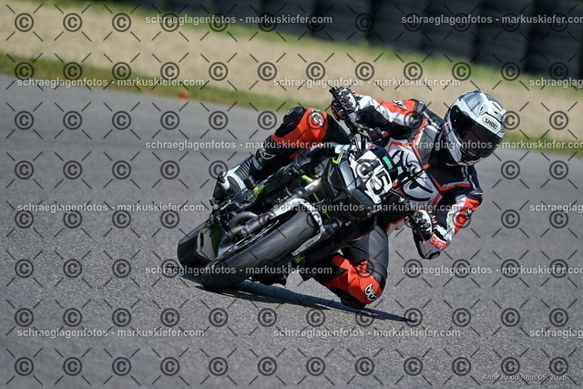 26BT02-1685 | markuskiefer.com - Realisiert mit Pictrs.com