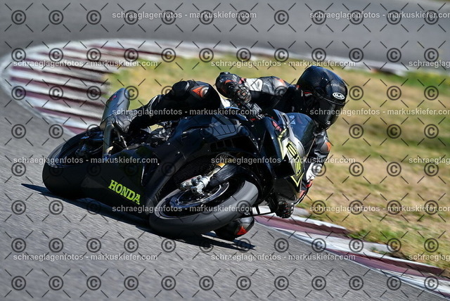 26bt04-0506 | markuskiefer.com - Realisiert mit Pictrs.com