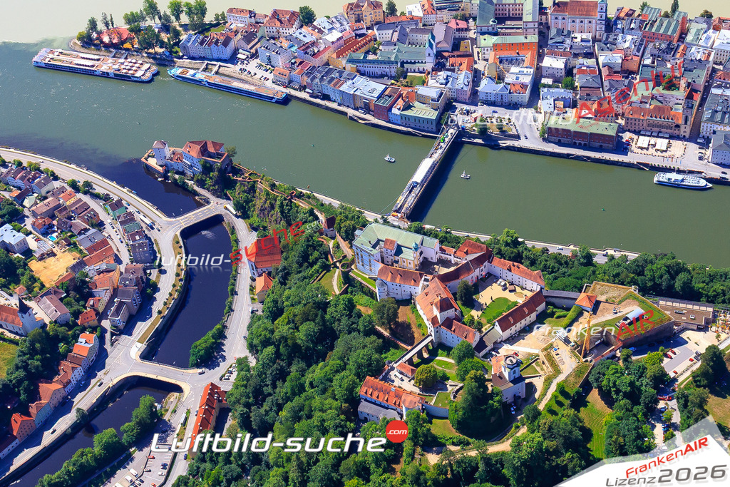 Die Luftaufnahme der Stadt Passau wurde 2017 vom Flugzeug heraus erstellt ( keine Drohne )- hohe Auflösung für beste Qualität