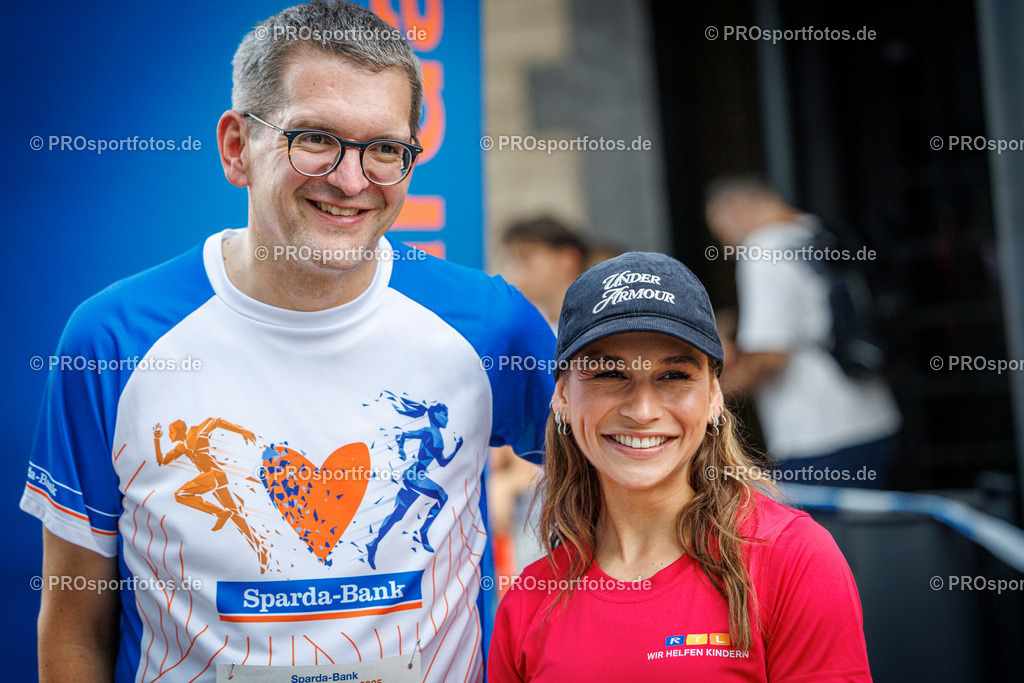 Sparda-Bank Altstadtlauf Köln; Köln, 15.08.2025 | Jana Wosnitza (RTL) beim Sparda-Bank Altstadtlauf Köln am 15.08.2025 in Köln (Nordrhein-Westfalen). 