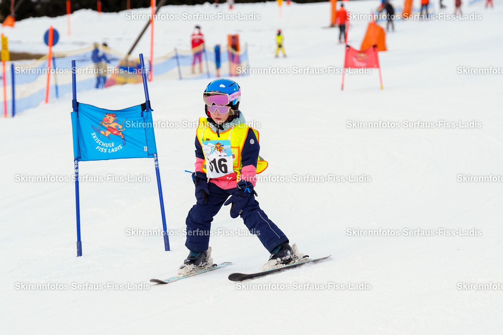SRF_02.01.2026_0482 | Skirennfotos,Serfaus,Fiss,Ladis,Kinderskirennen,Winter,Tirol,Oberland,skirace,SFL,feelfree,weil wir's genießen,ski,Ski,skifahren,Sonnenplateau, - Realisiert mit Pictrs.com