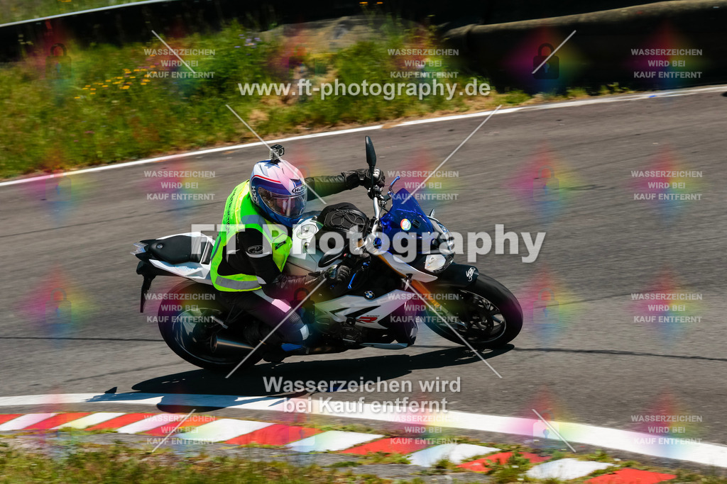 Moto-TeamOBK-22109 | Hier findet Ihr Bilder von Touristenfahrten auf der Nürburgring Nordschleife oder von anderen Veranstaltungen die ich besucht habe. Viel Spass beim Durch Schauen 