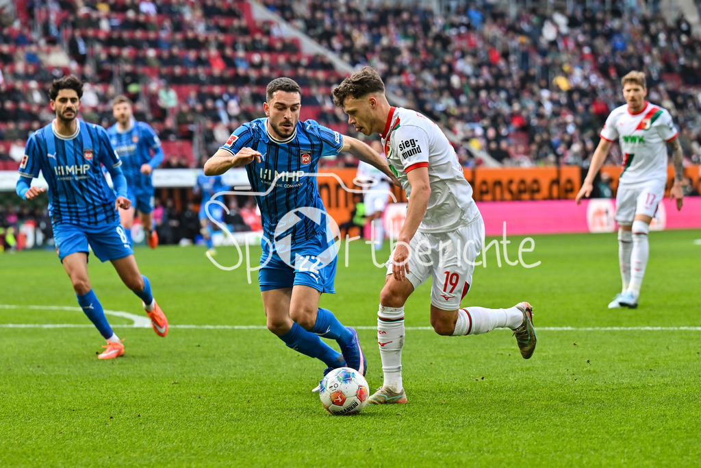 FC Augsburg - 1. FC Heidenheim | AUGSBURG, GERMANY - 15. FEBRUARY: im Duell Arijon IBRAHIMOVIC (1. FC Heidenheim 22) und Robin FELLHAUER (FC Augsburg 19) während dem Bundesligamatch zwischen dem FC Augsburg und dem 1. FC Heidenheim am 22. Spieltag in der WWK-Arena / DFL REGULATIONS PROHIBIT ANY USE OF PHOTOGRAPHS AS IMAGE SEQUENCES AND/OR QUASI-VIDEO