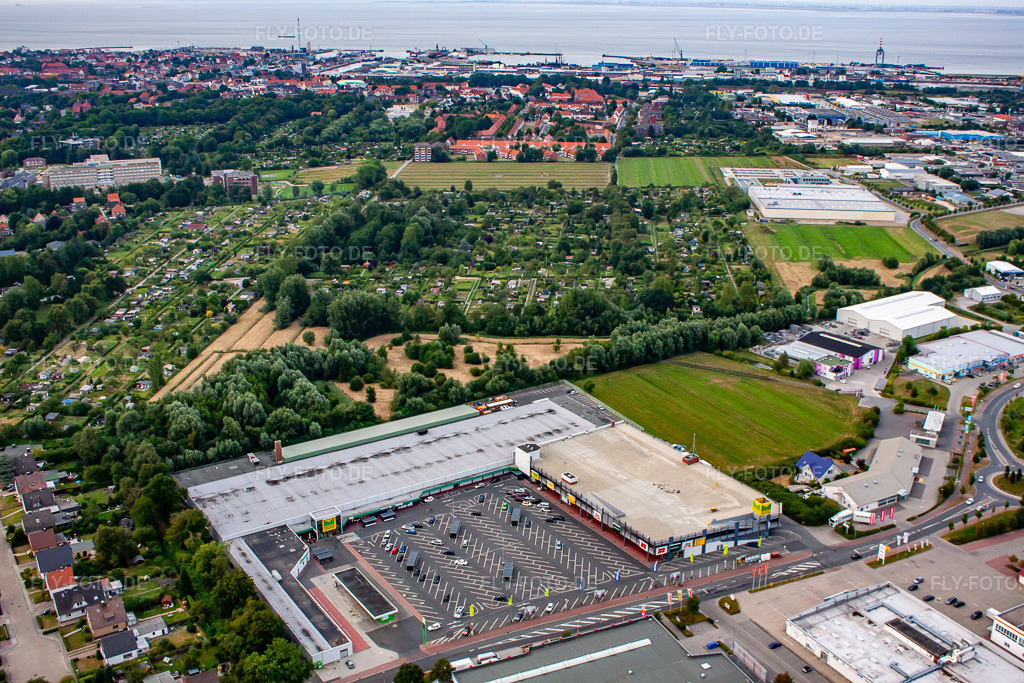 Luftbild: Marktkauf-Center Cuxhaven mit Deichmann und dm im Ortsteil Groden in Cuxhaven im Bundesland Niedersachsen in Deutschland. Foto: IMG_70518.jpg vom 06.08.2014 durch Werner Riehm/FLY-FOTO.de