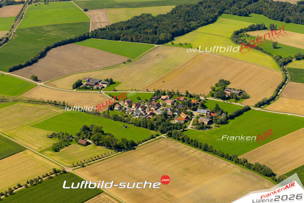 Das Luftbild zeigt : Helmshofen Satteldorf - Die Luftaufnahme wurde 2023 vom UL-Flugzeug aus erstellt ( keine Drohne ) - Hochauflösende Luftaufnahme - Für grossformatige Ausdrucke geeignet. Die Geschenkidee !Mit Lizenz und Bildrechte bestellbar
