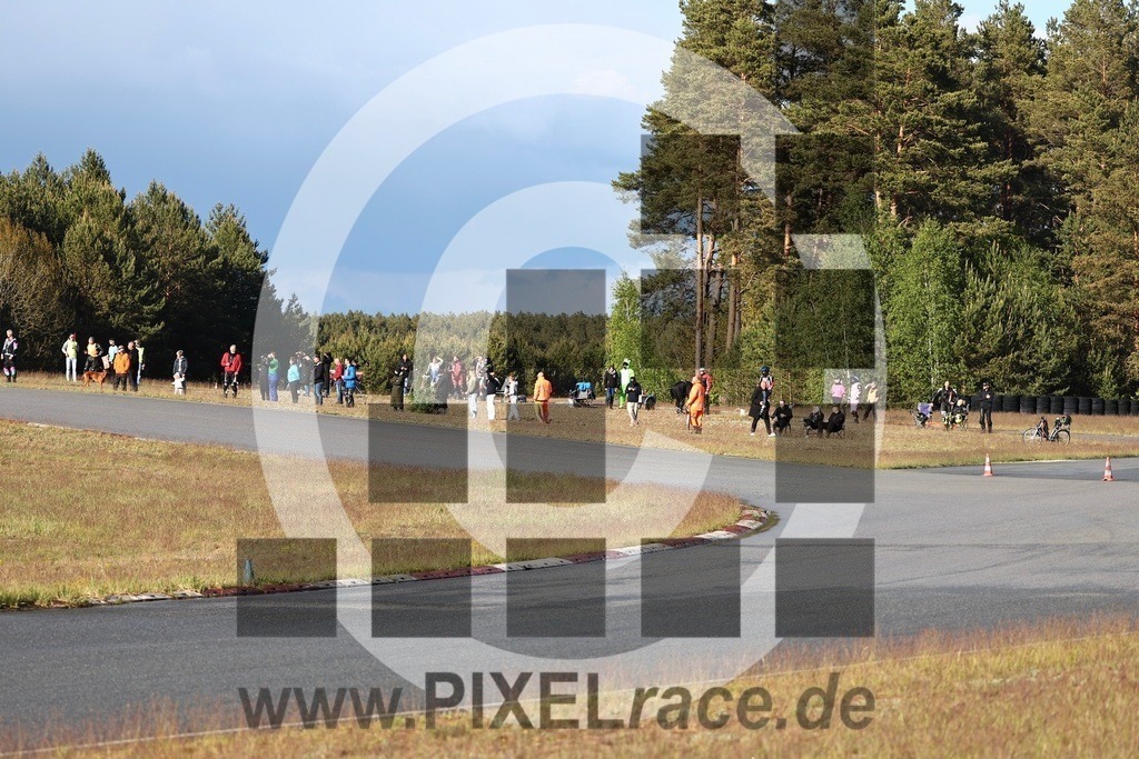 mopedrennen-20260514_12005 | Schöne Erinnerungen an spannende Momente - das festzuhalten ist unser Job. PIXELrace.de ist seit 2003 auf den Rennstrecken Europas unterwegs um die Action draußen beim Fahren und die wunderbare Stimmung imm Fahrerlager für euch einzufangen.