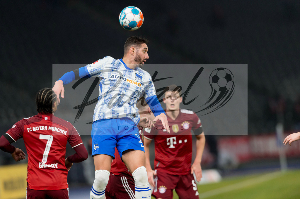 BSCFCB20220123_086 | Fussball, Herren: Ishak Belfodil (Hertha BSC) in Aktion, am Ball, Einzelaktion bei dem Spiel der 1. Bundesliga zwischen Hertha BSC und FC Bayern Muenchen im Olypiastadion am 23.01.2022 in Berlin, Deutschland.DFB / DFL REGULATIONS PROHIBIT ANY USE OF PHOTOGRAPHS AS IMAGE SEQUENCES AND/OR QUASI-VIDEO. - Realisiert mit Pictrs.com