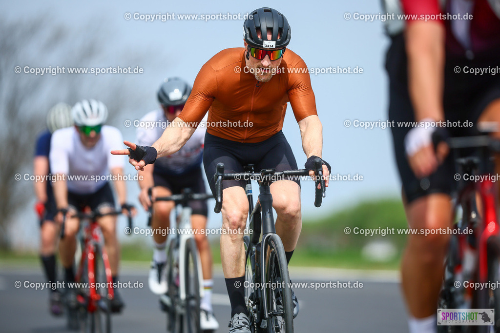 366_TRA56497 | Neusiedlersee Radmarathon 2026@sportshot_your_pictrs #yourpictures#roadtowm2029 #nrm #neusiedlerseeradmarathon #neusiedlersee #neusiedlerseetourismus #burgenland #mörbisch #nrm26 #burgenlandtourismus #voglundco #poweredbyburgenlandtourismus #radsport #rad #marathon #ucigranfondo #visitburgenland #ucigranfondoworldseries