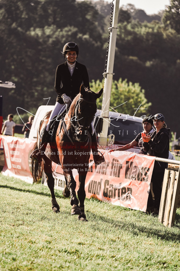 DSC_4648 | Pferde- und Turnierfotografie in Westsachsen. Pferdeportraits, Auftragszeichnungen und intuitive Kunst.