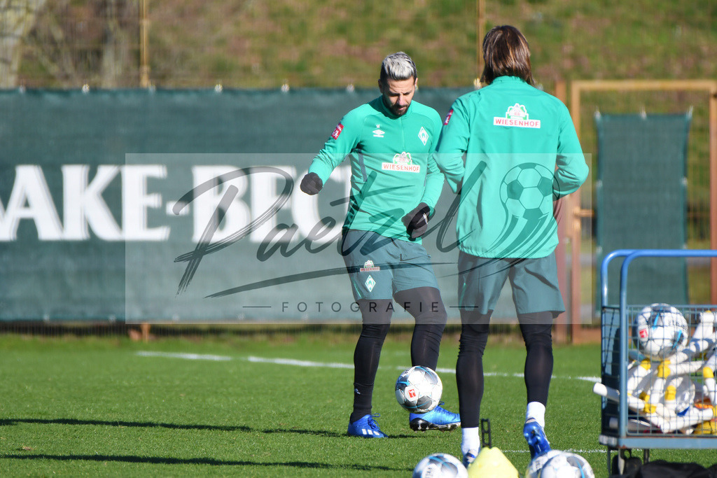 20200205_TRASVW_0015 | Fußball, Herren: Claudio Pizarro (SV Werder Bremen) in Aktion, am Ball, Einzelaktion waehrend der Trainingseinheit des SV Werder Bremen im Wohninvest Weserstadion am 05.02.2020 in Bremen, Deutschland. - Realisiert mit Pictrs.com
