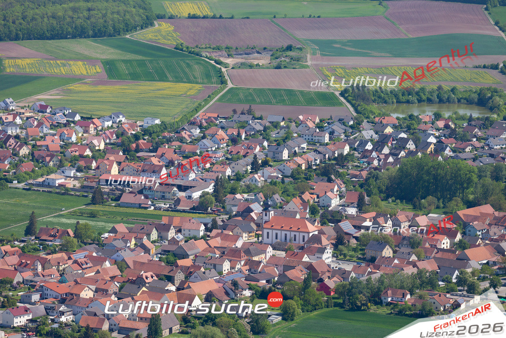Das Luftbild der Stadt Knetzgau wurde 2018 vom Flugzeug heraus erstellt (keine Drohne) Aufnahmehöhe ca.400 Meter- hohe Auflösung für beste Druck-Qualität