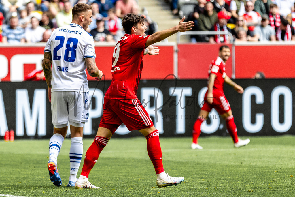 Fortuna Düsseldorf vs. Karlsruher SC | Düsseldorf, 30.04.2023: 2. Bundesliga, 30. Spieltag, Fortuna Düsseldorf gegen Karlsruher SC in der Merkur Arena in Düsseldorf. Foto: sportfotografie.ms | Markus Paletta - Realisiert mit Pictrs.com