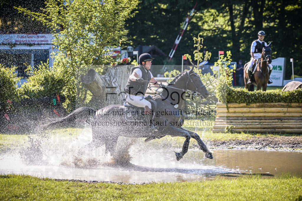 DOS_7743 | Entdecke hochwertige Reitturnierfotos von Foto Oger. Professionell, emotional und authentisch – jetzt Lieblingsmomente im Shop bestellen. - Realisiert mit Pictrs.com