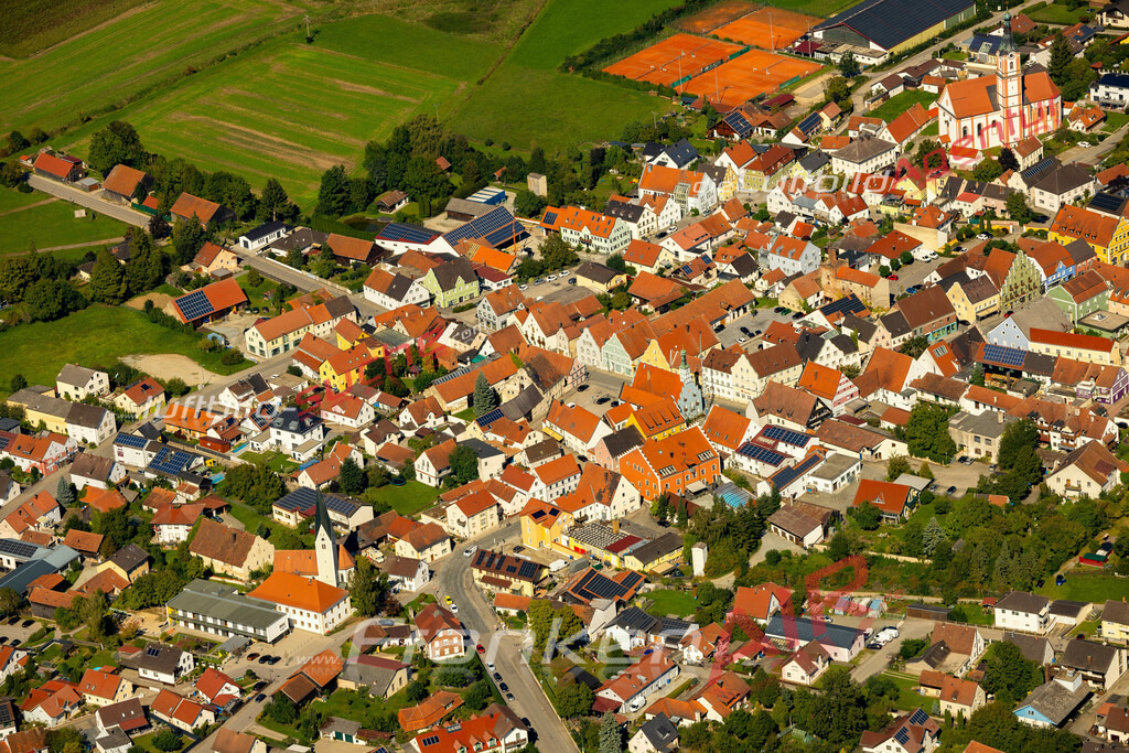 historische-gebaeude-geiselhoering-bild-ansicht-1563-2023 | Das Luftbild zeigt : historische Gebäude Geiselhöring - Die Luftaufnahme wurde 2023 vom UL-Flugzeug aus erstellt ( keine Drohne ) - 
Hochauflösende Luftaufnahme - Für grossformatige Ausdrucke geeignet. Die Geschenkidee !
Mit Lizenz und Bildrechte bestellbar