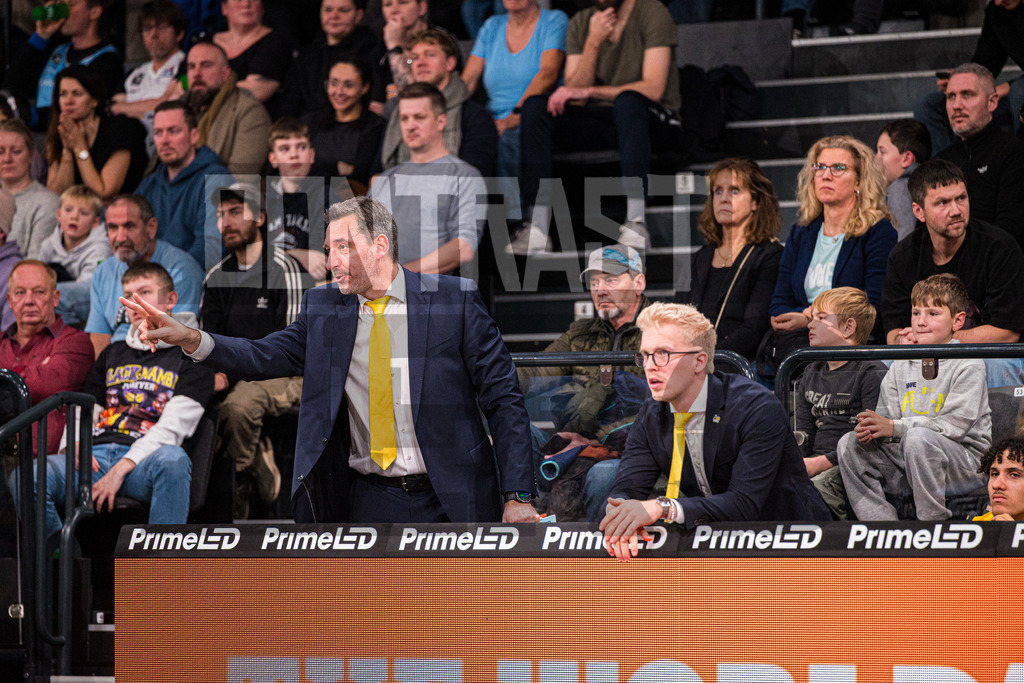 Basketball I Herren I Bundesliga I Saison 2025/2026 I 8. Spieltag I Veolia Towers Hamburg - MHP Riesen Ludwigsburg | CONTRAST ZERØ MEDIA - Realisiert mit Pictrs.com