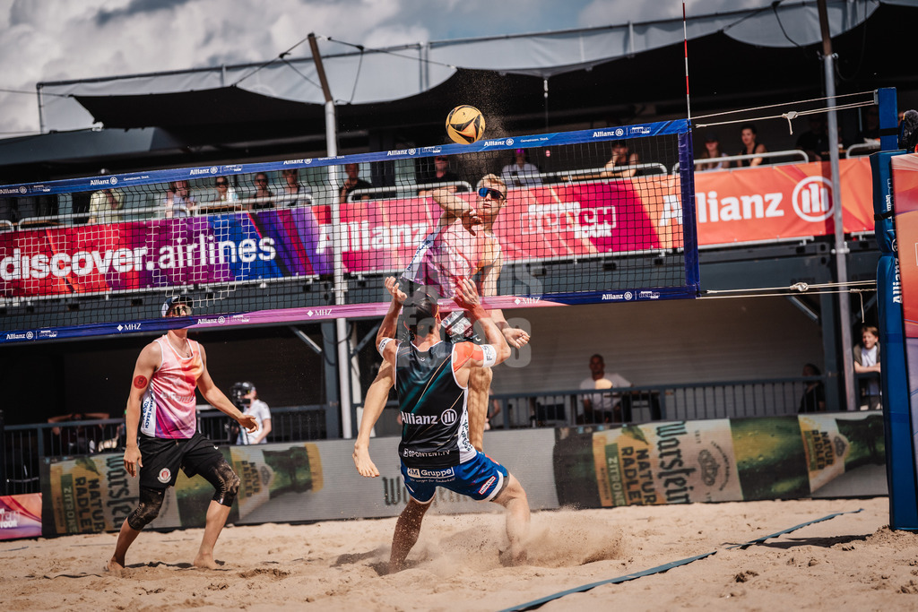 Beachvolleyball | Männer | Allianz German Beach Tour 2025 | Tourstop Hamburg | 31.05.2025 | Jonas Reinhardt beim Angriff