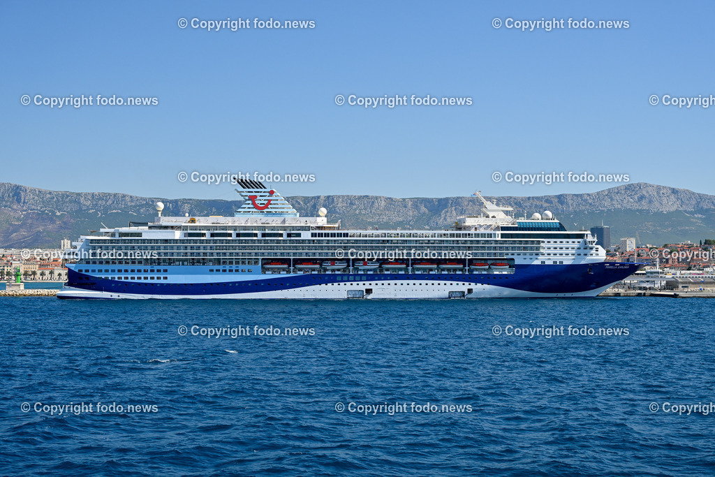 Kroatien_ Split_ 21.07.2025-11 | 21.07.2025, Kroatien, HRV, Split, Hafen, im Bild Themenbild, Stadtansichten, Schiff, Kreuzfahrtschiff, TUI, Hafen, Anker, Meer, Adria, Touristen, Tourismus, Feature, SymbolbildSplit zweitgroesste Stadt Kroatiens. Die Stadt ist Verwaltungssitz der Gespanschaft Split-Dalmatien 