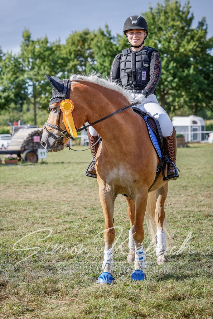 20250905-_3LI1269 | Tierfotografie Pferde, Hunde, Katzen, Haustiere.
Turnierfotografie Reitturniere, Reiten, Springreiten, Dressur in Hanau, dem Main-Kinzig-Kreis und dem Rhein-Main- Gebiet um Frankfurt