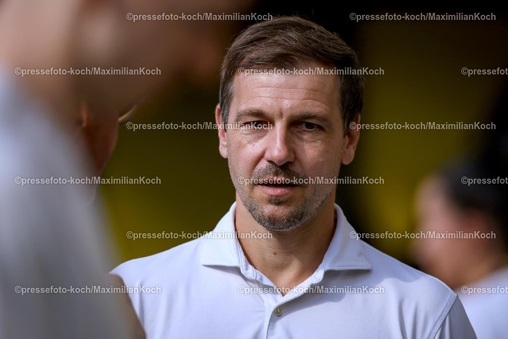 BVB10082501125 | 10.08.2025, Fußball, Borussia Dortmund - Juventus Turin, Testspiel, Signal Iduna Park, Saison 2025 2026: Timo Boll (Markenbotschafter BVB)DFB regulations prohibit any use of photographs as image sequences and or quasi-video.