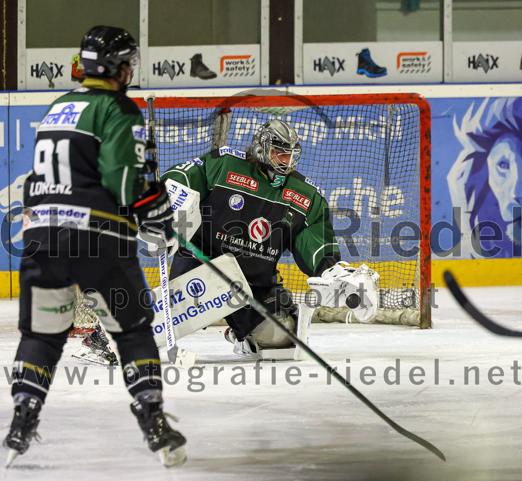 2022-11-04_021_Eishockey_TSV_Erding_gegen_TSV_Peissenberg | Erding, Deutschland, 04.11.2022:
Eishockey, Bayernliga 2022 / 2023, 10. Spieltag, TSV Erding gegen TSV Peißenberg, Endergebnis: 4:3

Rudolf Lorenz (Erding Gladiators, #91), Torwart Christoph Schedlbauer (Erding Gladiators, #31)

Foto: Christian Riedel / fotografie-riedel.net