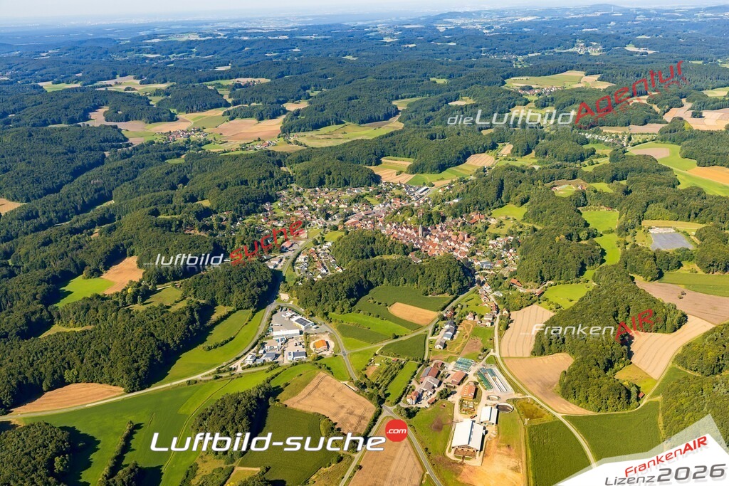 Luftaufnahme der Stadt Betzenstein - Die Luftaufnahme wurde 2025 vom UL-Flugzeug heraus erstellt ( keine Drohne ) - Hochauflösende Luftaufnahme - für professionelle Ausdrucke geeignet. Die Geschenkidee !Mit Lizenz und Bildrechte bestellbar
