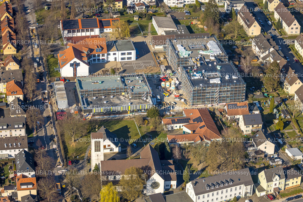 Werl250306207 | Luftbild, Petri Grundschule Baustelle mit Umbau und Erweiterung, Kindergarten Kita St. Peter, kth. Kirche St. Peter, Werl, Soester Börde, Nordrhein-Westfalen, Deutschland