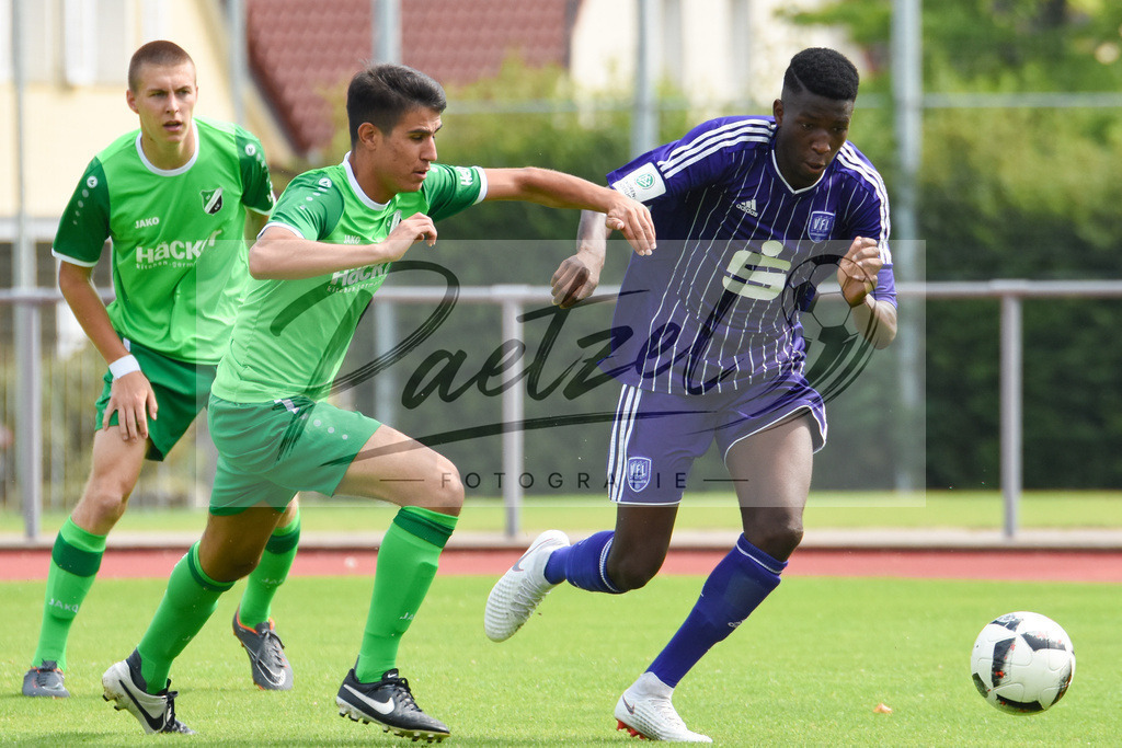 20180728_OSNSVR_0008 | Fußball, A-Junioren: Hakim Traore (VfL Osnabrück), rechts im Zweikampf beim Testspiel zwischen VfL Osnabrück vs. SV Rödinghausen am 28.07.2018 im Sportpark Illoshöhe in Osnabrück, Deutschland.(Foto von Nico Paetzel) - Realisiert mit Pictrs.com