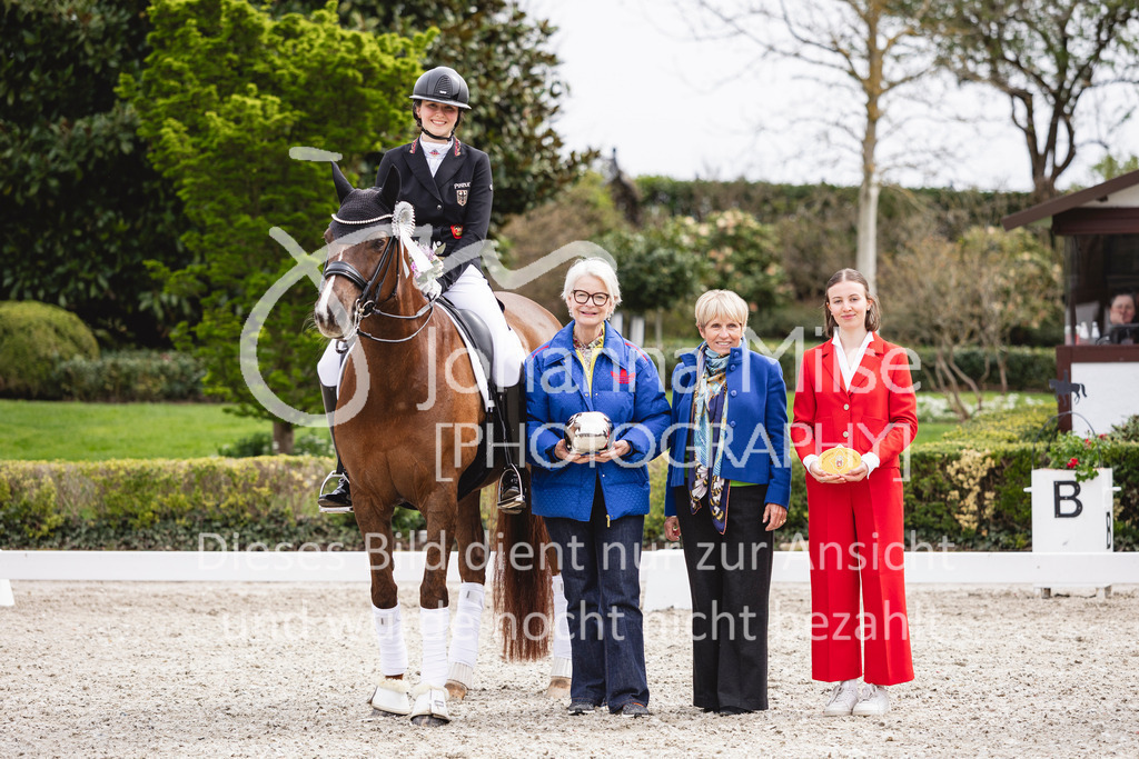 260412_Kronberg_S-Dressur-650 | Deine schönsten Turniermomente als professionelle Fotos! Entdecke hochwertige Pferdesport-Fotografie im Online-Shop. Jetzt Fotos finden & bestellen!