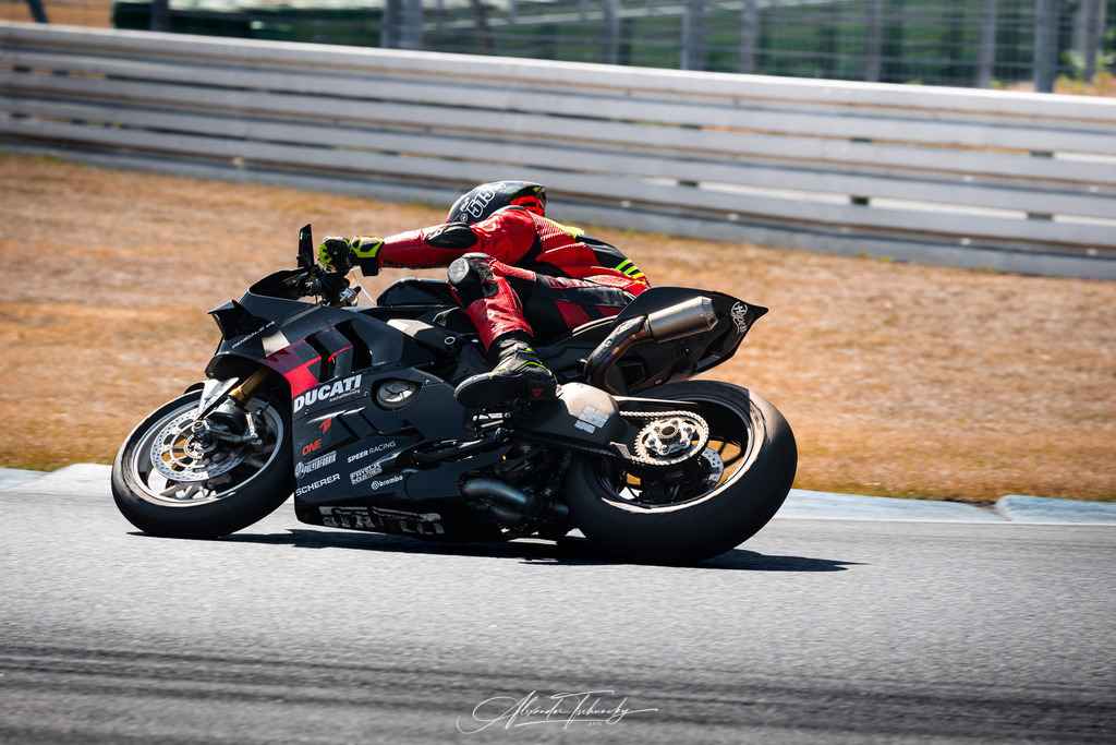 Ducati Trackday Hockenheimring 2026 | Entdecken Sie die faszinierende Welt von Alexander Tschuncky Arts: Kreative Fotografie, atemberaubende Automobilkunst und hochwertiger Bilderdruck. Lassen Sie sich inspirieren! - Realisiert mit Pictrs.com
