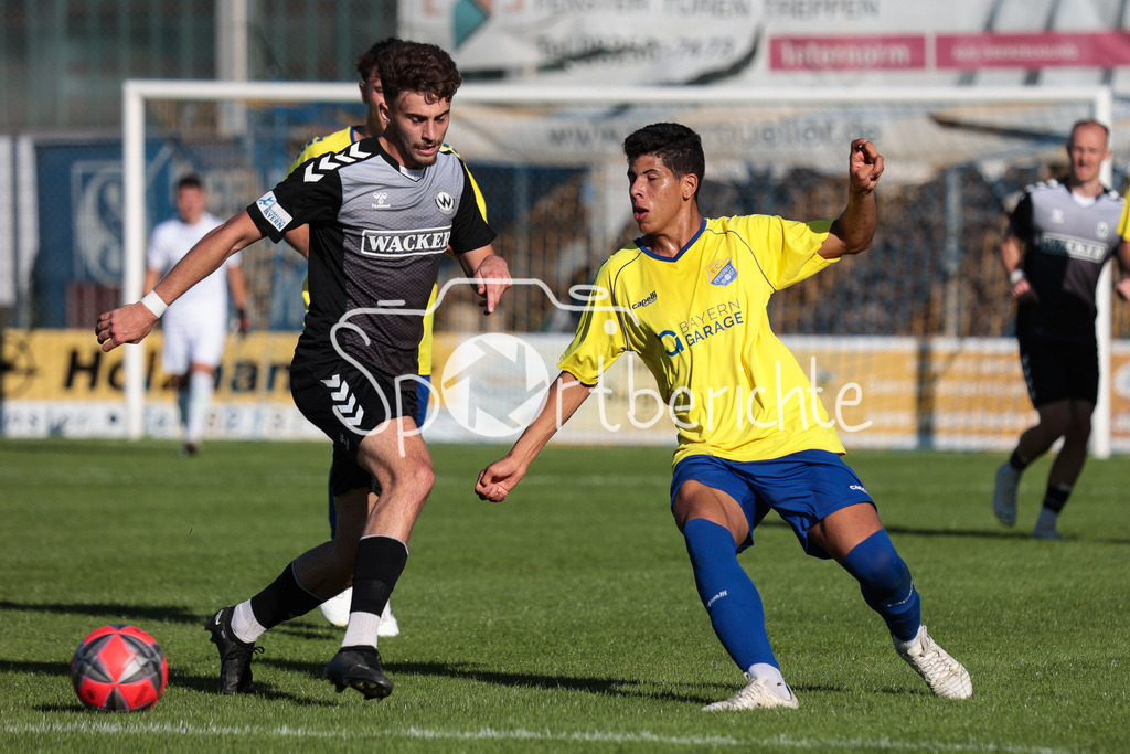 FC Pipinsried - SV Wacker Burghausen | Edin HYSENI (SVW #18) im Duell mit Pablo RODRIGUEZ-BENITEZ (FCP #42)