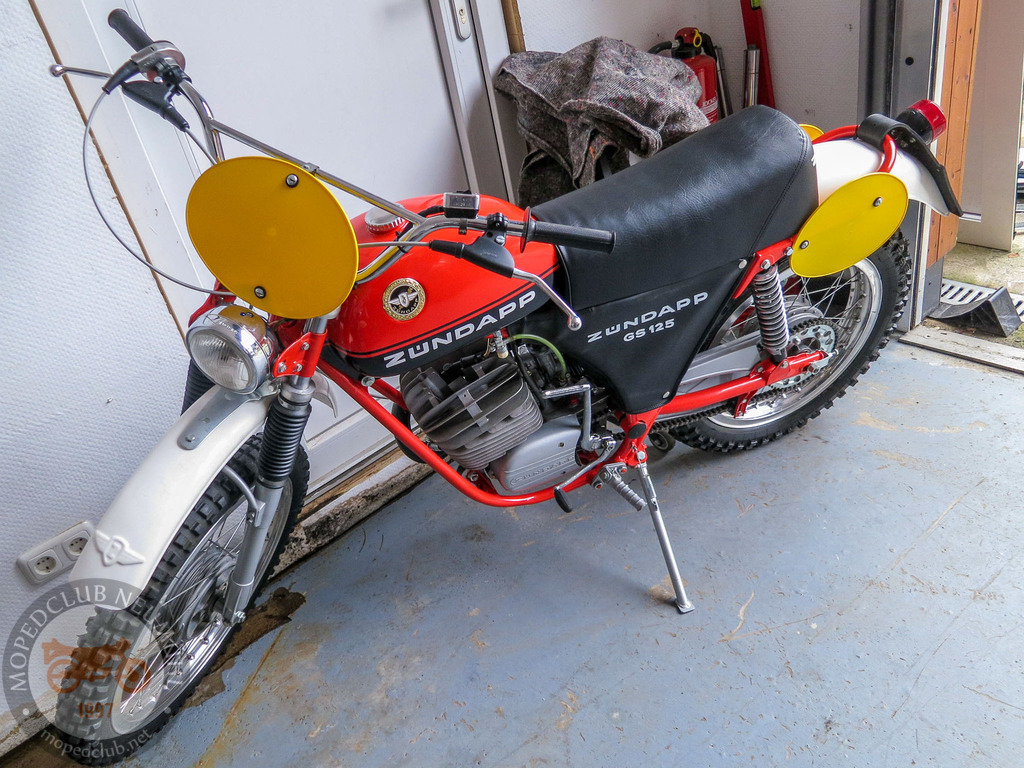 MopedmuseumNeumühl_151023_026 | Bildergalerie von Sport-Ereignissen aber auch von weiteren spannenden Dingen - nicht nur vom Niederrhein. In Anlehnung an den bekannten Spruch von Hanns Dieter Hüsch heißt das Motto: "Niederrhein ist überall".  - Realisiert mit Pictrs.com