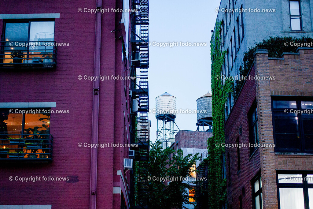 Vereinigte Staaten von Amerika_ USA_ New York City_ NYC_ 20.05.2024-23 | 20.05.2024, Vereinigte Staaten von Amerika, USA, New York City, NYC im Bild diverse Stadtansichten New York City, Wolkenkratzer, Essen, U-Bahn, Menschen, Stadion, Baseball, Yankees, Mets, Manhatten, East River, Trump, Macy, Verkehr, AutosNew York City ist eine Weltstadt an der Ostkueste der Vereinigten Staaten. Sie liegt im Bundesstaat New York und ist mit rund 8,8 Millionen Einwohnern die bevoelkerungsreichste Stadt des Landes.Quelle: Wikipedia