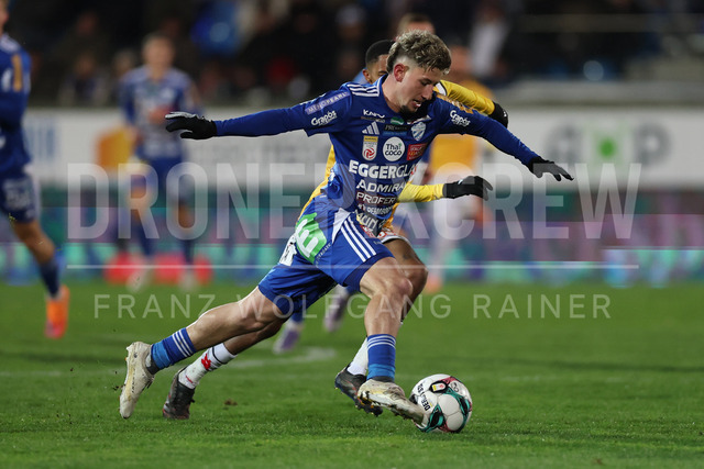 TSV Egger Glas Hartberg vs SV Oberbank Ried – Austrian Bundesliga Match | The image shows Damjan Kovacevic (Hartberg) with ball, at the Bundesliga match TSV Hartberg vs SV Ried at Profertil Arena Hartberg. 22.11.2025