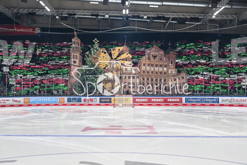 Augsburger Panther - Nürnberg Ice Tigers | AUGSBURG, GERMANY - 23. DECEMBER: Die Fans des AEV haben einen Choreographie vorbereitet / Choreo / Weihnachtsmarkt / Rathaus vor dem Match zwischen den Augsburger Panthern und den Nürnberg Ice Tigers am 31. Spieltag der Penny DEL im Curt Frenzel Stadion