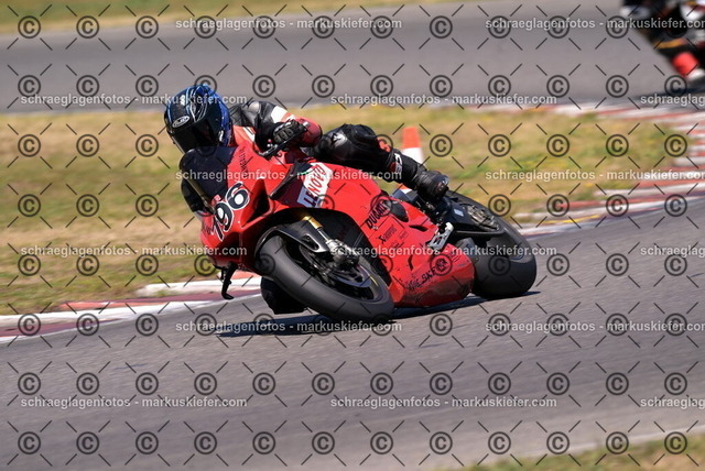 26bt04-1685 | markuskiefer.com - Realisiert mit Pictrs.com