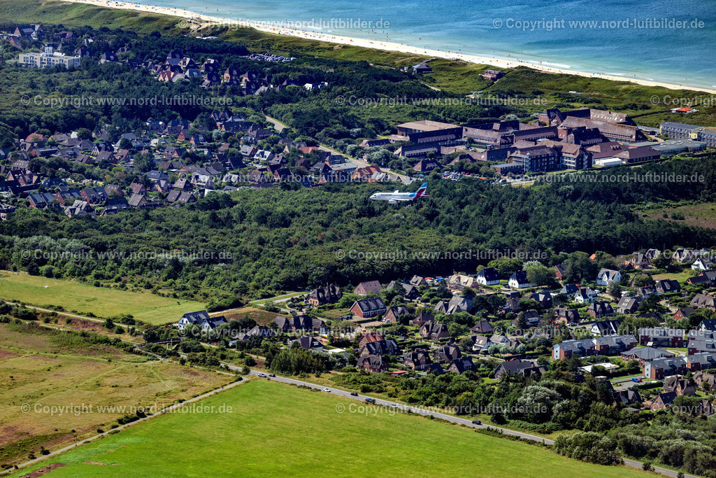 Sylt_Wenningstedt_Landeanflug_Eurowings_Flughafen_Sylt_ELS_4670130825 | SYLT 13.08.2025 Passagierflugzeug Eurowings A320 im Fluge über dem Luftraum Wenningstedt Westerland in Sylt im Bundesland Schleswig-Holstein, Deutschland. Weiterführende Informationen bei: eurowings. // Passenger aircraft Eurowings A320 flying over the airspace of Wenningstedt Westerland in Sylt in the federal state of Schleswig-Holstein, Germany. Further information at: eurowings. Foto: Martin Elsen