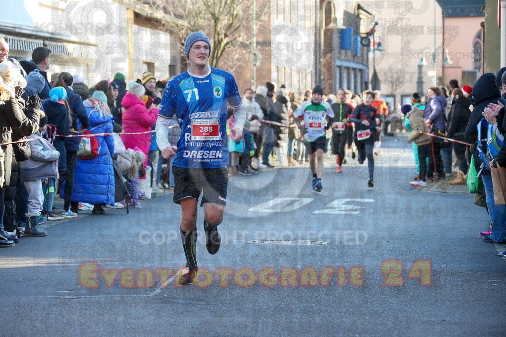 241201_1227_EX1_2200 | Sportfotografie im Rhein-Sieg Kreis, Köln, Bonn, NRW, Rheinland Pfalz, Hessen, etc. Unser Tätigkeitsfeld umfasst den Laufsport vom Volkslauf über den Marathon, Duathlon, Triathon bis zum Ultralauf wie Kölnpfad Ultra oder Schindertrail.