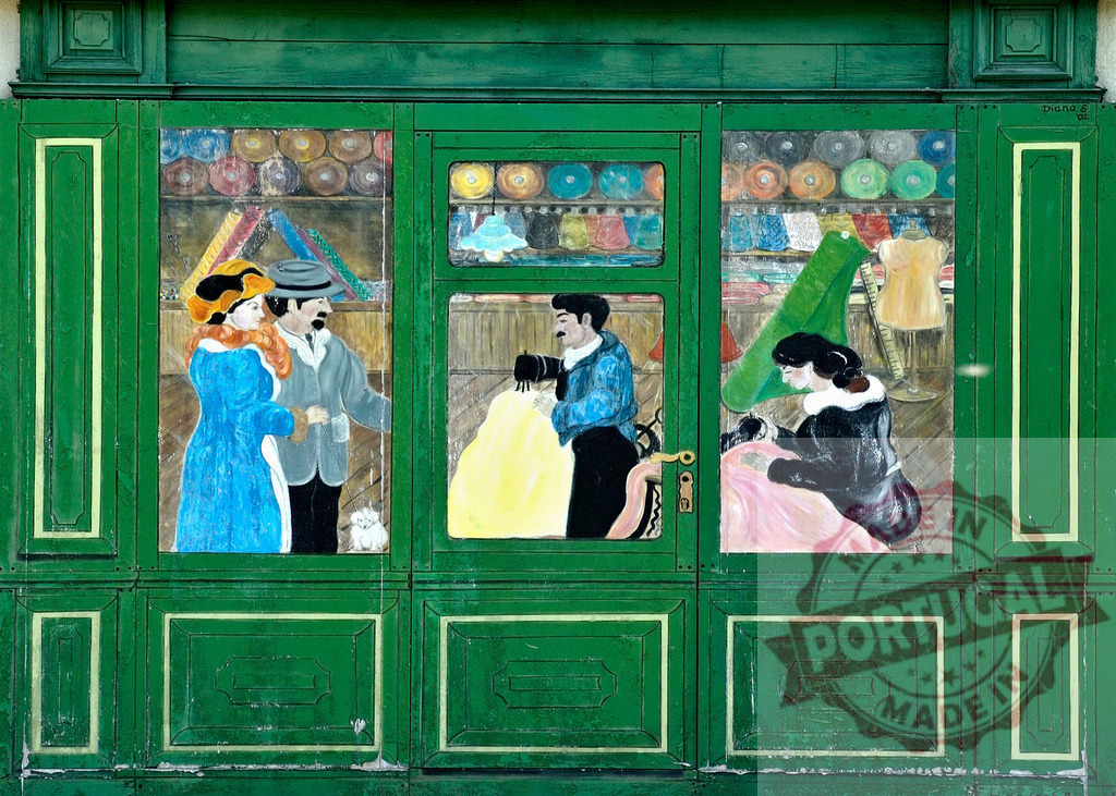 Couple buying clothes in a vintage atelier with tailors working | Vintage illustration of a couple buying clothes in a tailor's shop with two tailors working - Realisiert mit Pictrs.com