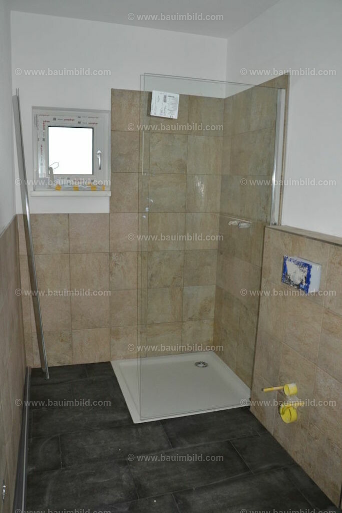 bib-lg15-sanitaer-0121 | Nach LV-Leistungsgruppen sortierte Detailfotos über den Bau eines Hauses. Alle Hausbau-Bilder direkt vom Urheber und Autor der Website Haus-Selber-Bauen.com