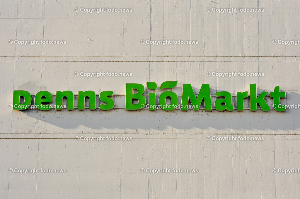 Deutschland_ Baden-Wuerttemberg_ Goeppingen_ 15.01.2025-18 | 15.01.2025, Deutschland, GER, Baden-Wuerttemberg, Goeppingen, im Bild Themenbild, Stadtansichten, Denns BioMarkt, Lebensmittel, Bio, Bioprodukte, Biomarkt, Natur, Naturprodukte, Handel, Einzelhandel, Supermarkt, Schild, Logo, Reklame, Werbung