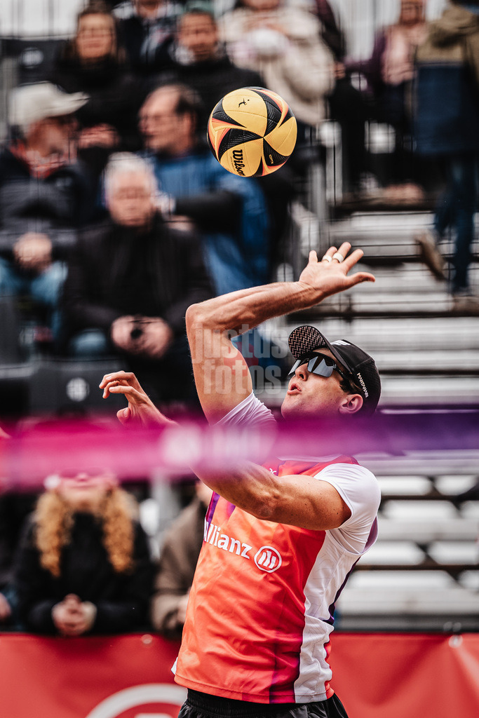 Beachvolleyball | Männer | Allianz German Beach Tour 2026 | Tourstop Düsseldorf | 17.05.2026 | Tristan Fröbel beim Aufschlag