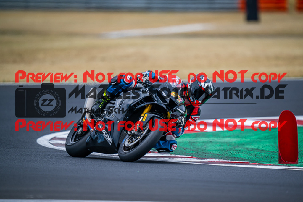 MaZZes_FotoMatrix_220624_2348 | PROSUPERSTOCK