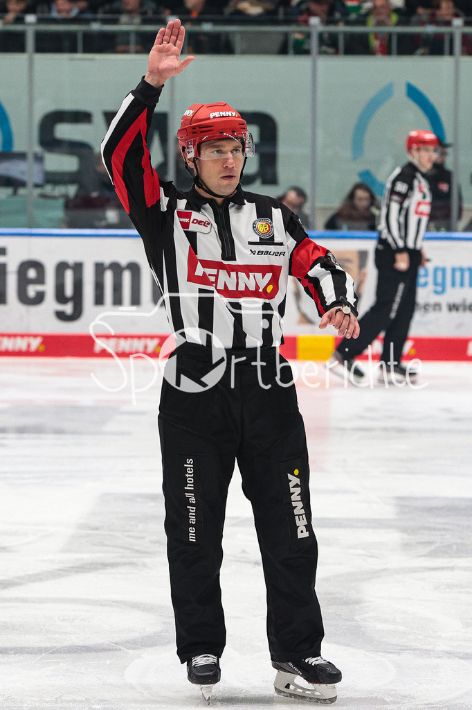 Augsburger Panther - ERC Ingolstadt | Schiedsrichter Andris ANSONS in Aktion